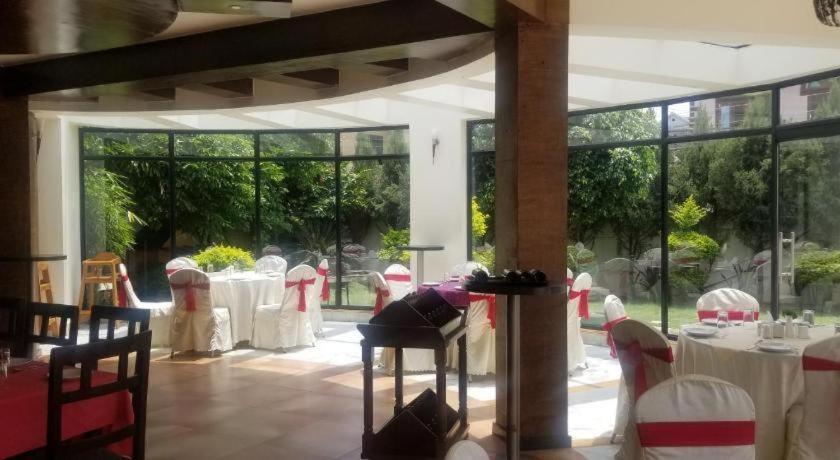 Отель Club Denovo Butwal Экстерьер фото