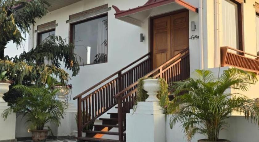 Отель Club Denovo Butwal Экстерьер фото