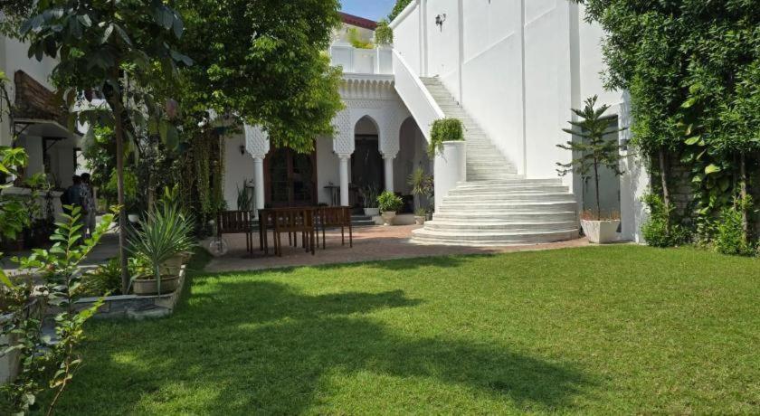 Отель Club Denovo Butwal Экстерьер фото