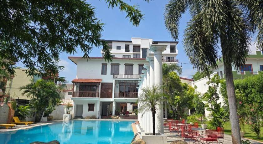 Отель Club Denovo Butwal Экстерьер фото